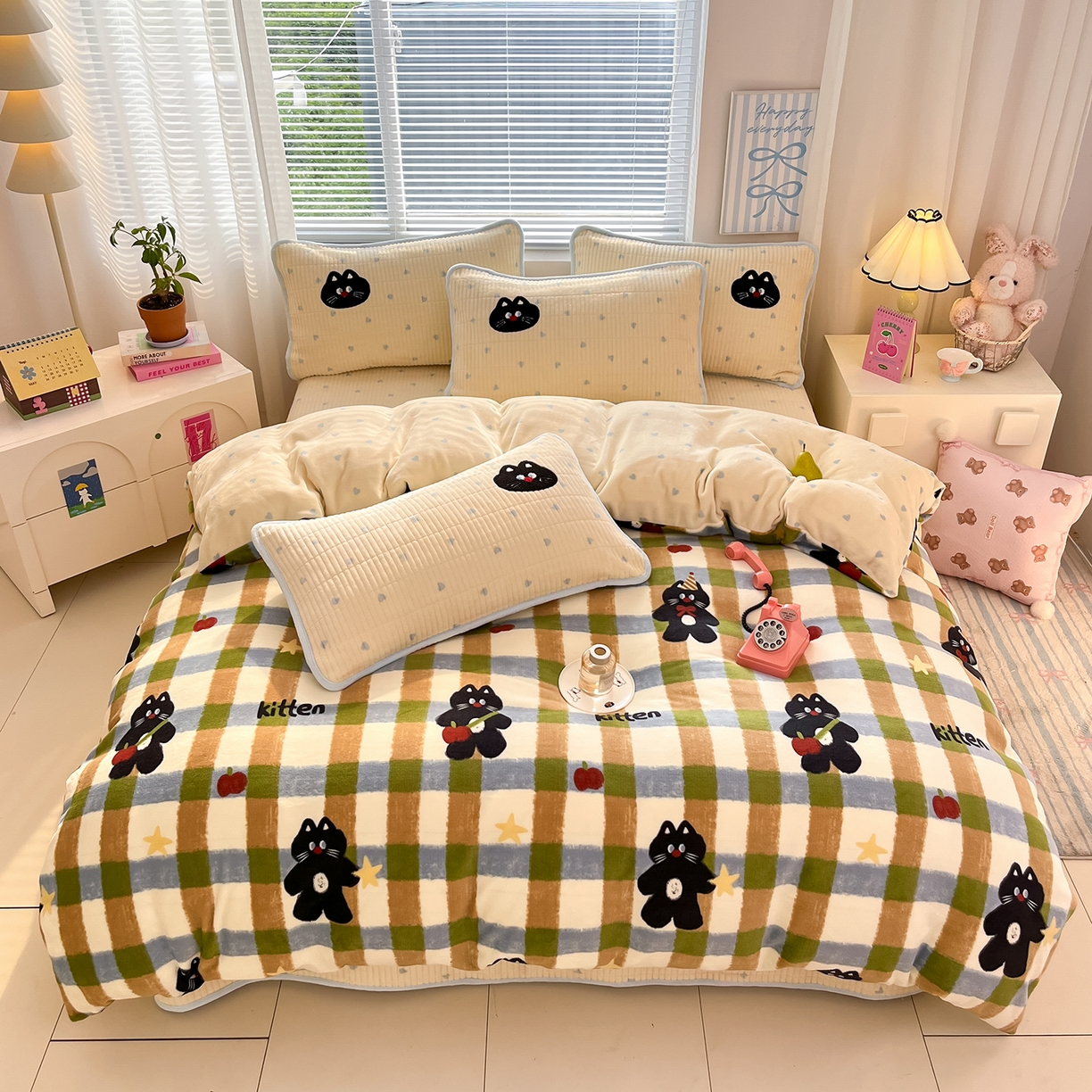 91家纺网 家纺一手货源 找家纺 寐居家纺 2025新款A类牛奶绒床盖款四件套 彩绘喵星人