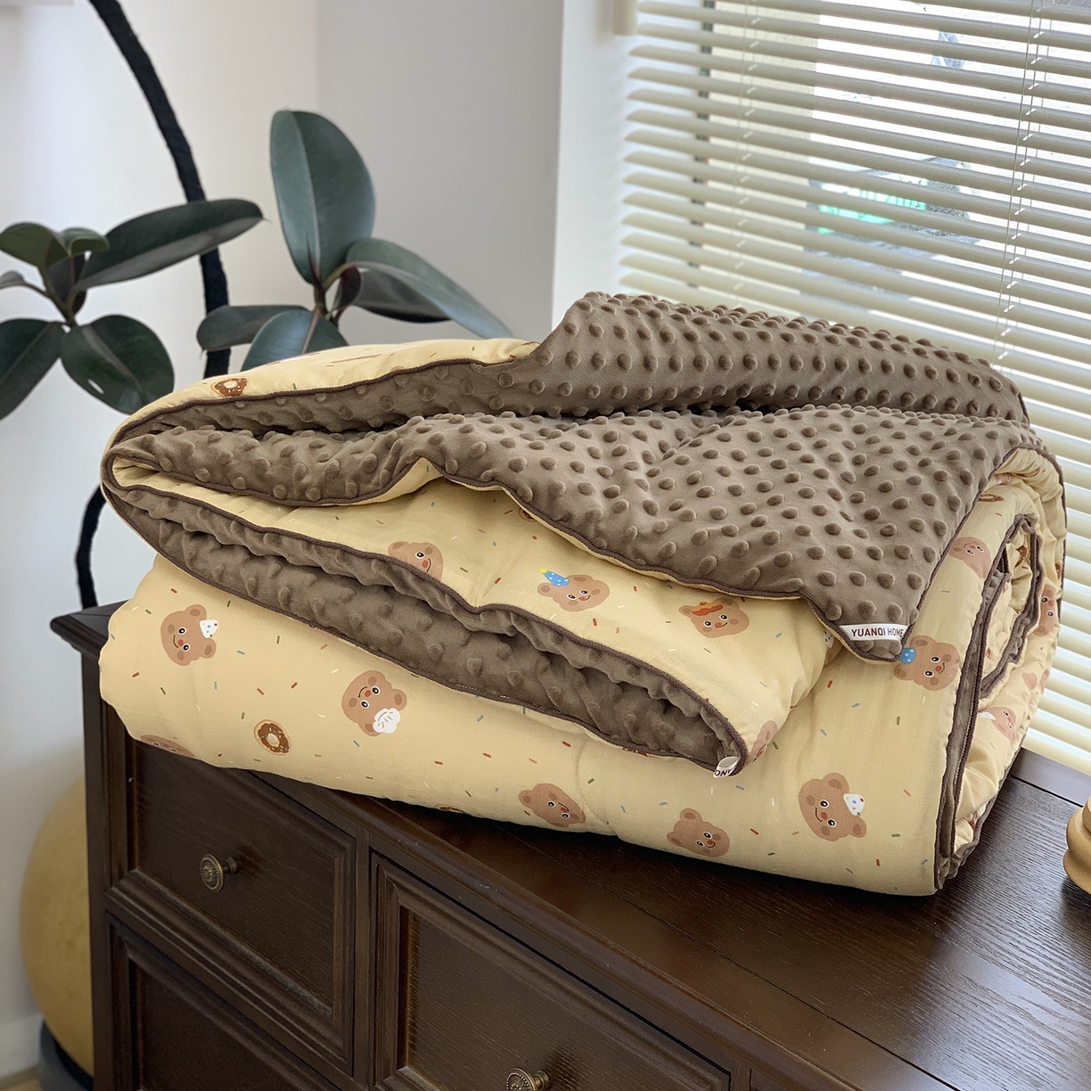 91家纺网 家纺一手货源 找家纺 源启生活 2025新款全棉双层纱豆豆被被子被芯 曲奇小熊