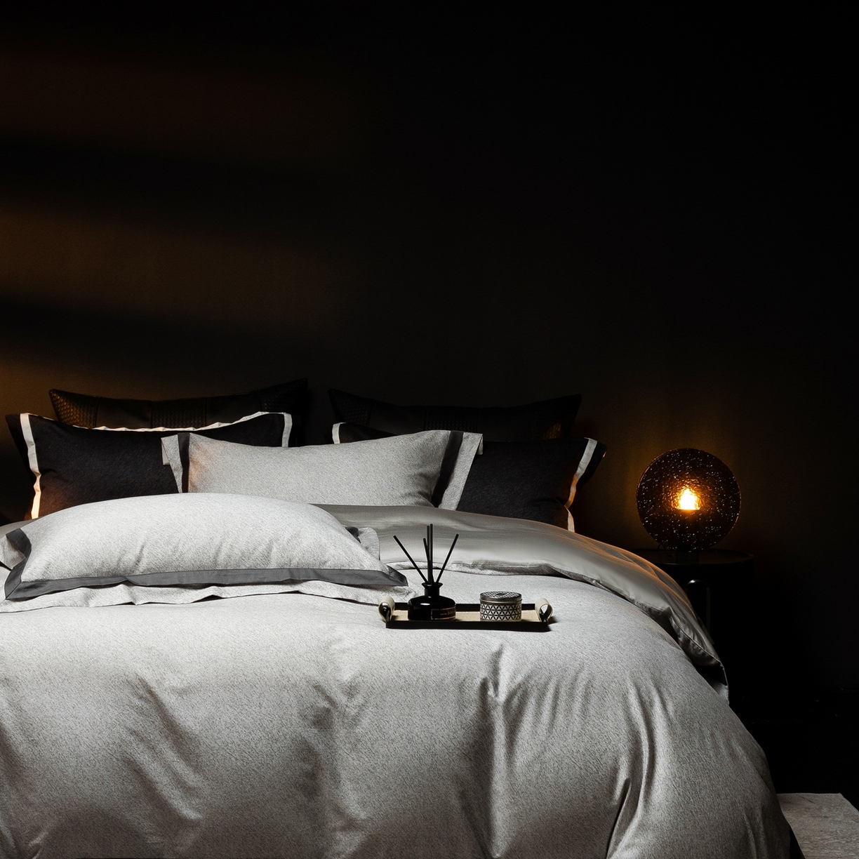 91家纺网 家纺一手货源 找家纺 ONE TWO ONE 121 2025新款Epoch时代轻奢系列高支高密贡缎长绒棉四件套 云墨灰