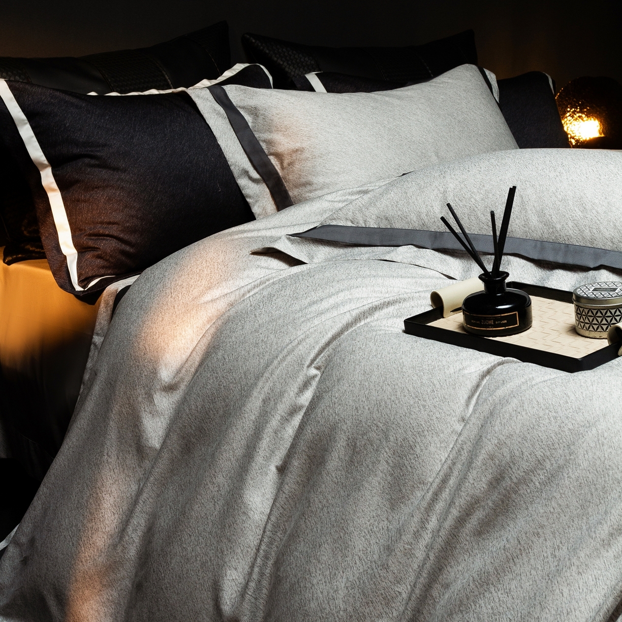 91家纺网 家纺一手货源 找家纺 ONE TWO ONE 121 2025新款Epoch时代轻奢系列高支高密贡缎长绒棉四件套 云墨灰