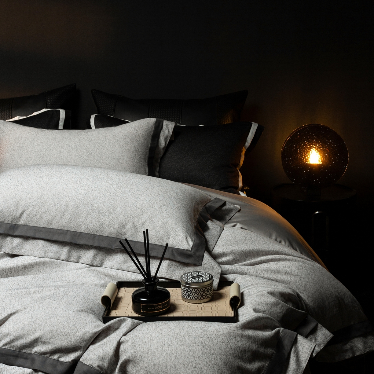 91家纺网 家纺一手货源 找家纺 ONE TWO ONE 121 2025新款Epoch时代轻奢系列高支高密贡缎长绒棉四件套 云墨灰