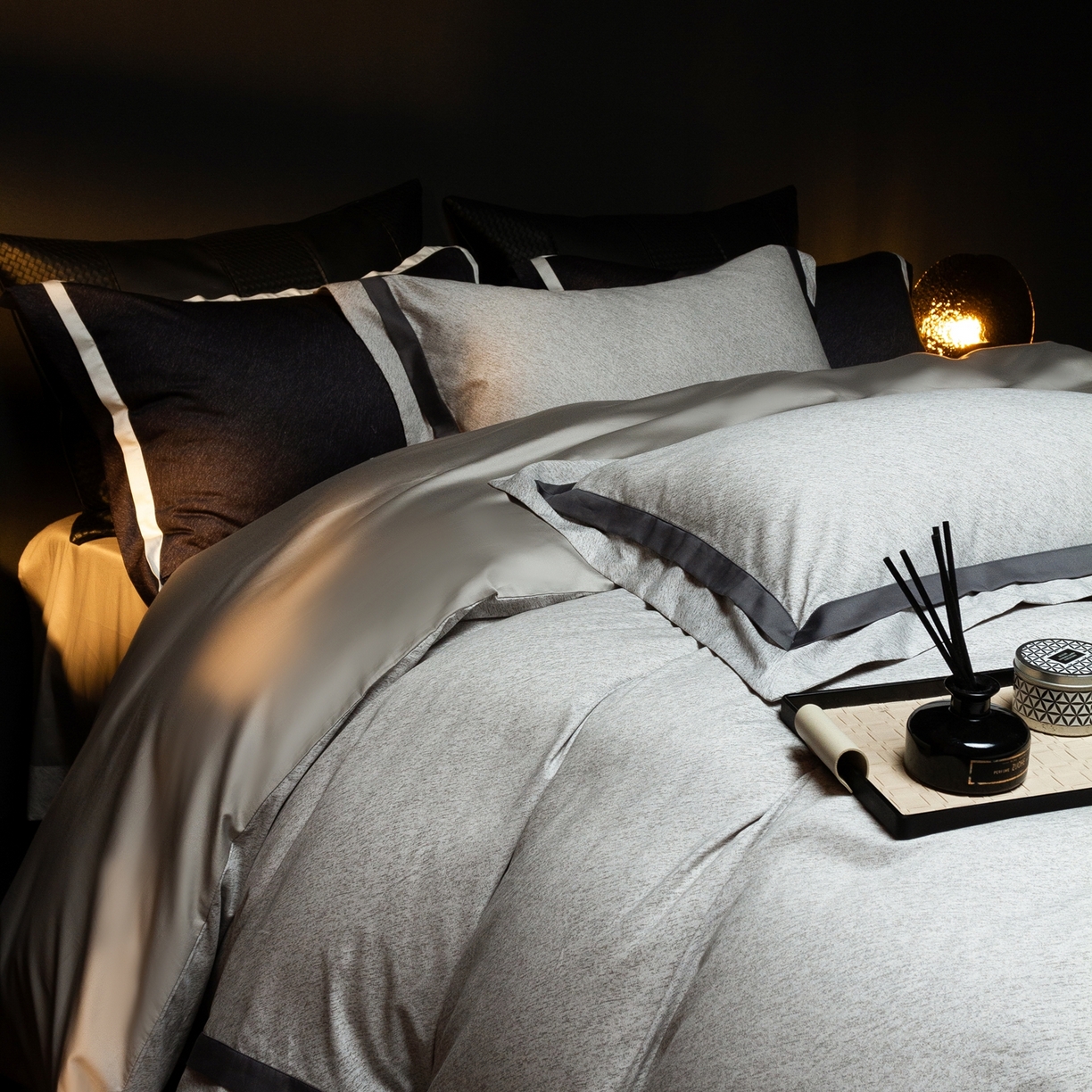 91家纺网 家纺一手货源 找家纺 ONE TWO ONE 121 2025新款Epoch时代轻奢系列高支高密贡缎长绒棉四件套 云墨灰