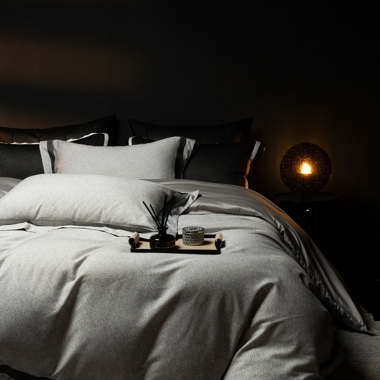 91家纺网 家纺一手货源 找家纺 ONE TWO ONE 121 2025新款Epoch时代轻奢系列高支高密贡缎长绒棉四件套 云墨灰