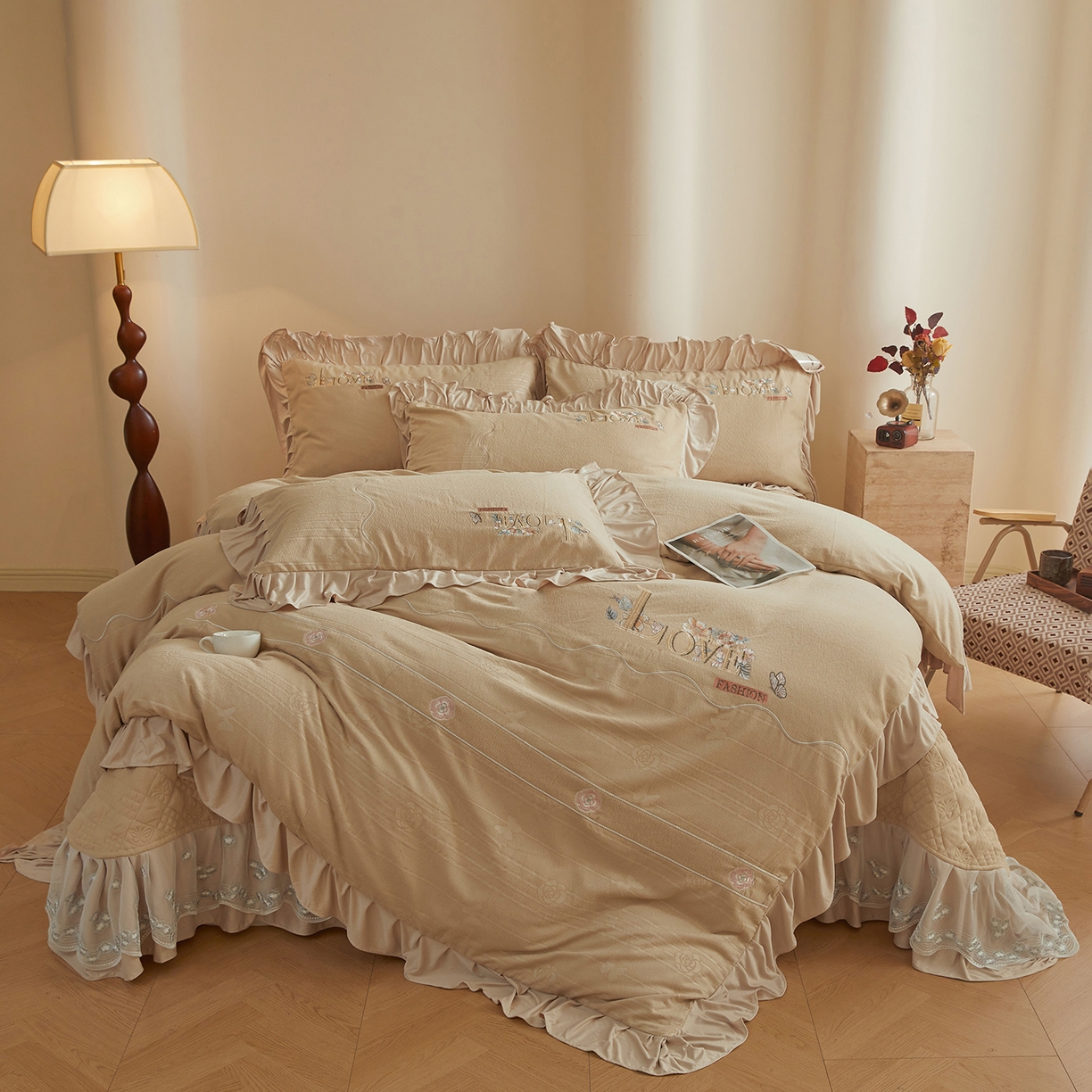 宜凡家纺 2025新款A类棉绒刺绣花夹棉床盖四件套--梦回罗马 梦回罗马 卡其