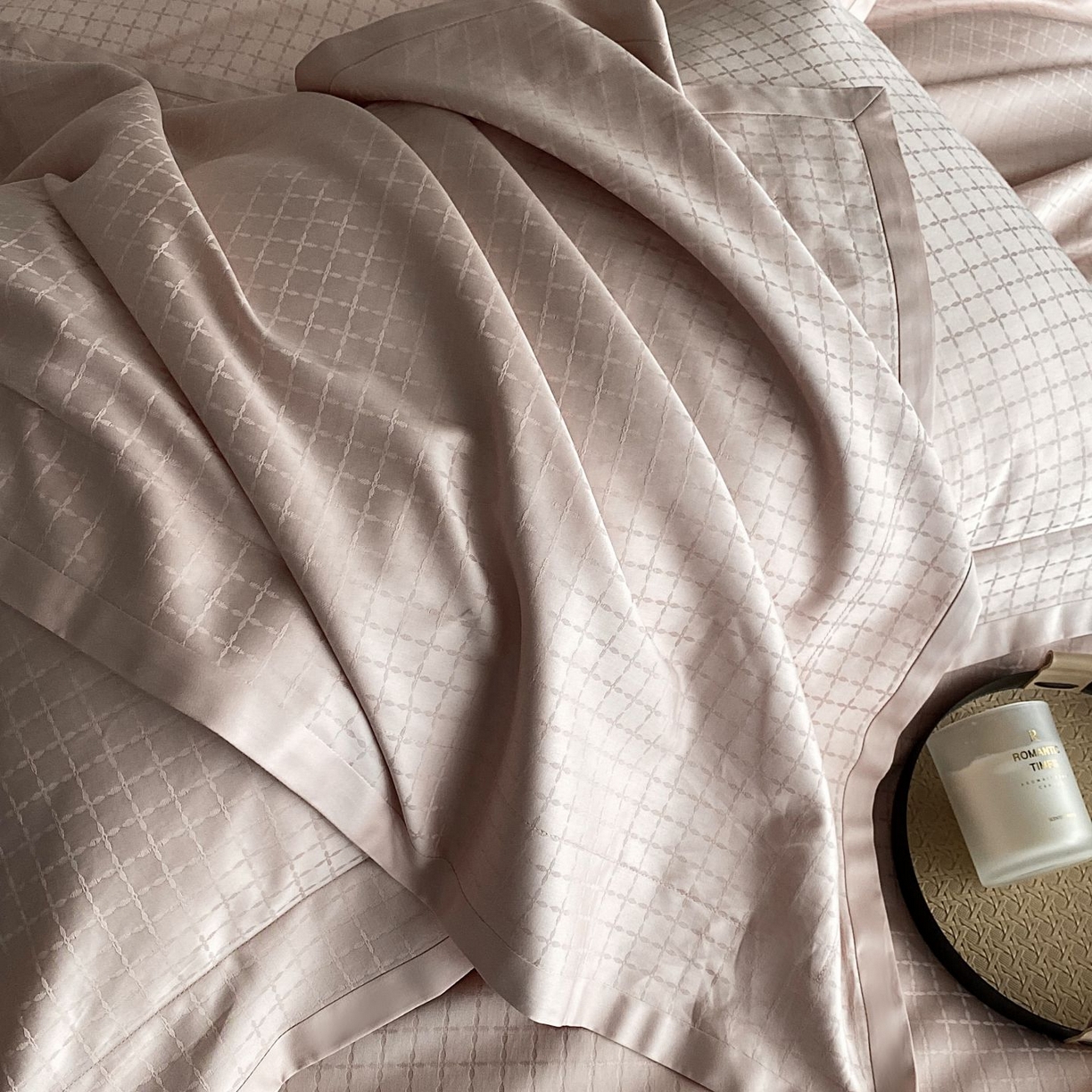 91家纺网 家纺一手货源 找家纺 时亿家居 2025新款100支染色长绒棉提花四件套 蜜可