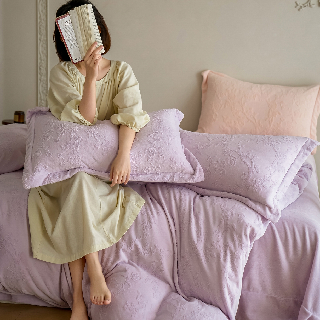 91家纺网 家纺一手货源 找家纺 （总）亿梵家居 2025秋冬新款A类全消光牛奶绒立体5D雕花绒四件套-风格一 （提供买家秀）