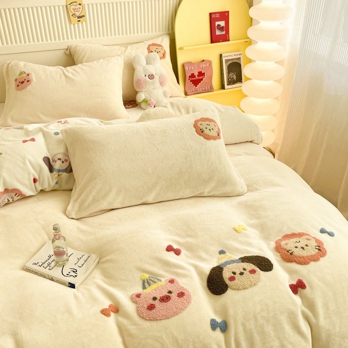 91家纺网 家纺一手货源 找家纺 寐居家纺 2025新款牛奶绒大版毛巾绣床单款四件套 宠物大会