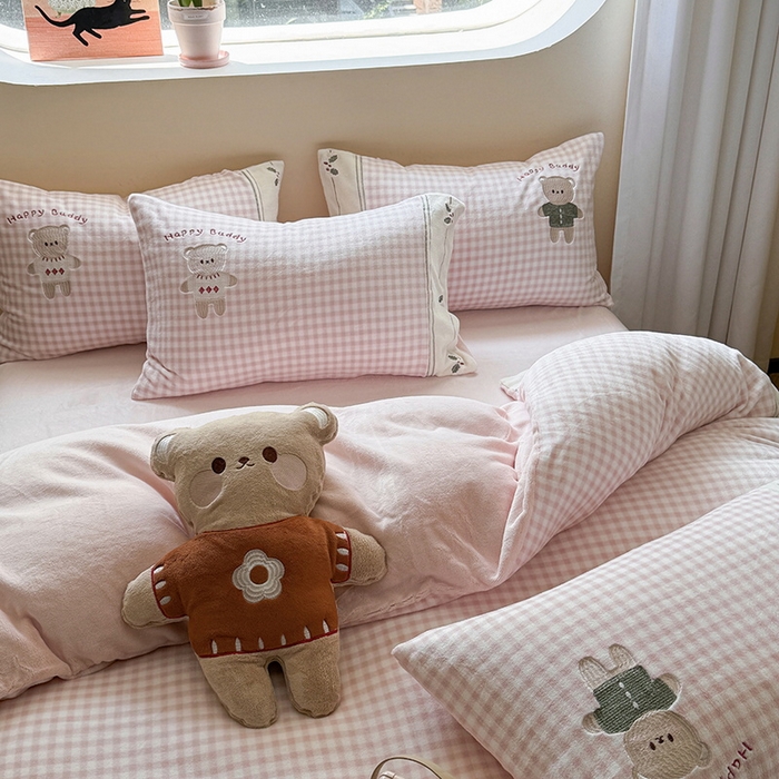 91家纺网 家纺一手货源 找家纺 （总）慕晨 2025新款高克重牛奶绒卡通绣花可爱加厚牛奶绒四件套小清新小红书风直播-本本熊