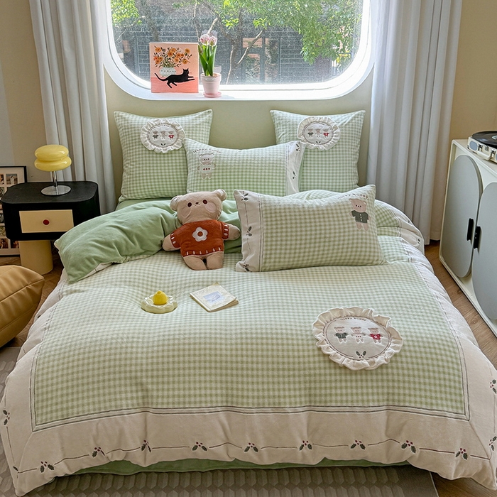 91家纺网 家纺一手货源 找家纺 （总）慕晨 2025新款高克重牛奶绒卡通绣花可爱加厚牛奶绒四件套小清新小红书风直播-本本熊