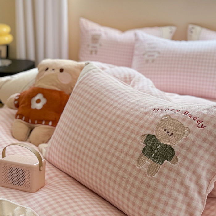 91家纺网 家纺一手货源 找家纺 慕晨 2025新款高克重牛奶绒卡通绣花可爱加厚牛奶绒四件套小清新小红书风直播-本本熊 本本熊-粉