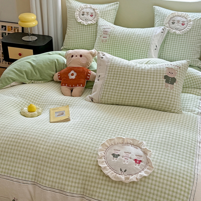 91家纺网 家纺一手货源 找家纺 慕晨 2025新款高克重牛奶绒卡通绣花可爱加厚牛奶绒四件套小清新小红书风直播-本本熊 本本熊-绿