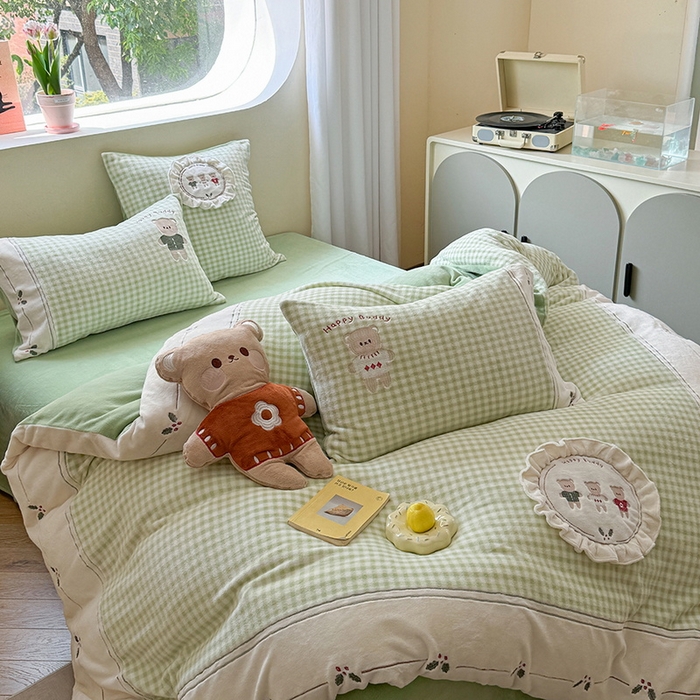 91家纺网 家纺一手货源 找家纺 慕晨 2025新款高克重牛奶绒卡通绣花可爱加厚牛奶绒四件套小清新小红书风直播-本本熊 本本熊-绿