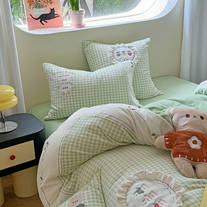 91家纺网 家纺一手货源 找家纺 慕晨 2025新款高克重牛奶绒卡通绣花可爱加厚牛奶绒四件套小清新小红书风直播-本本熊 本本熊-绿