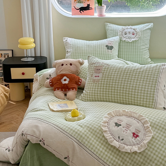 91家纺网 家纺一手货源 找家纺 慕晨 2025新款高克重牛奶绒卡通绣花可爱加厚牛奶绒四件套小清新小红书风直播-本本熊 本本熊-绿