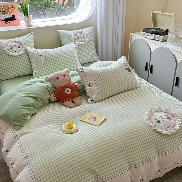 91家纺网 家纺一手货源 找家纺 慕晨 2025新款高克重牛奶绒卡通绣花可爱加厚牛奶绒四件套小清新小红书风直播-本本熊 本本熊-绿