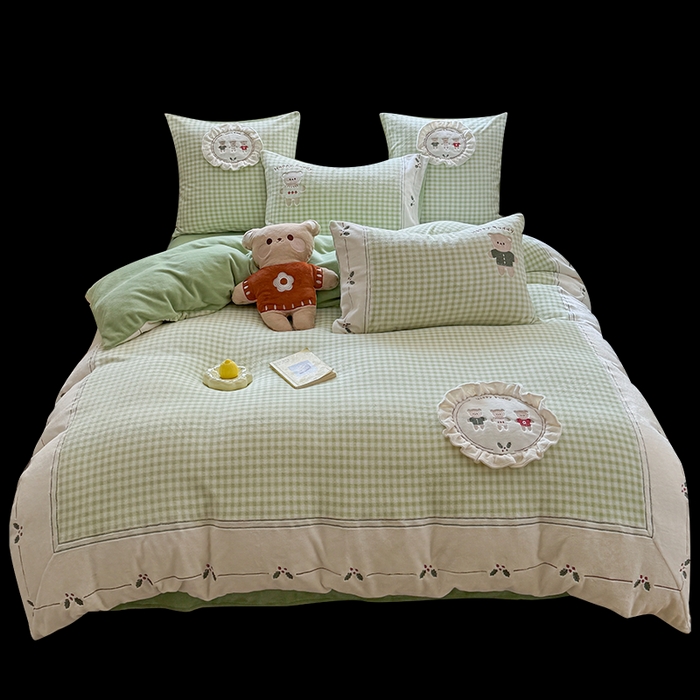 91家纺网 家纺一手货源 找家纺 慕晨 2025新款高克重牛奶绒卡通绣花可爱加厚牛奶绒四件套小清新小红书风直播-本本熊 本本熊-绿