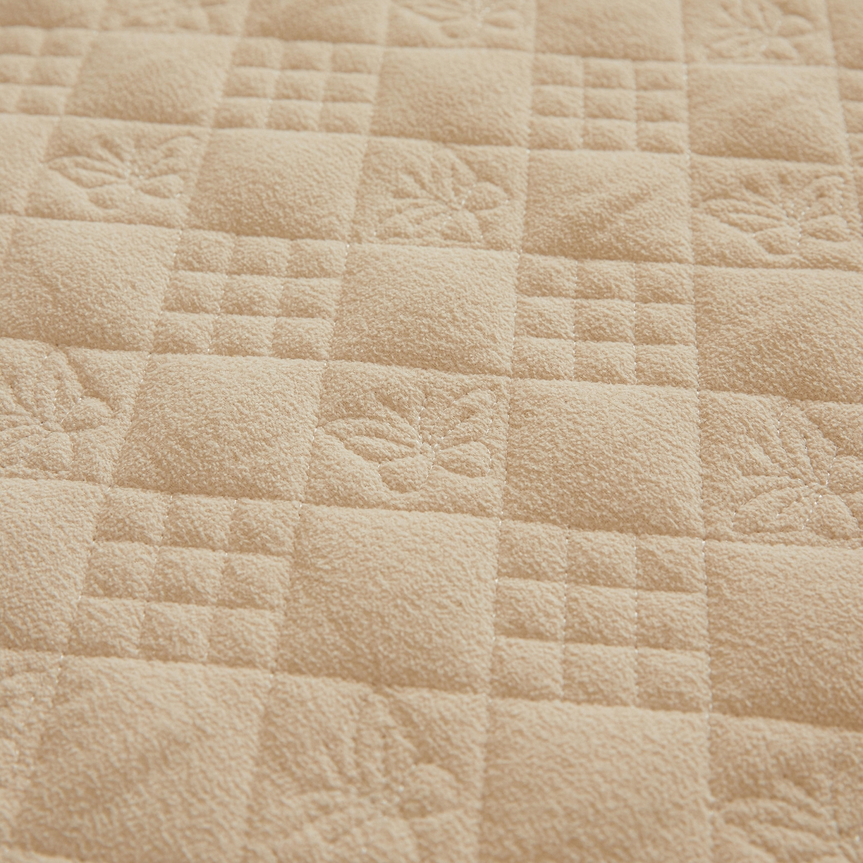 91家纺网 家纺一手货源 找家纺 宜凡家纺 2025新款A类棉绒刺绣花夹棉床盖四件套--梦回罗马 梦回罗马 奶白