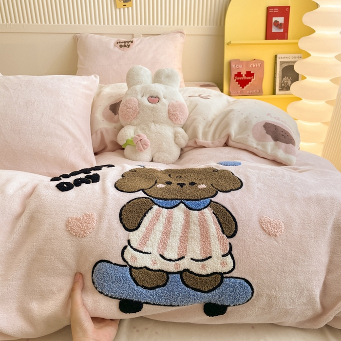 寐居家纺 2025新款牛奶绒大版毛巾绣床单款四件套 滑板狗狗