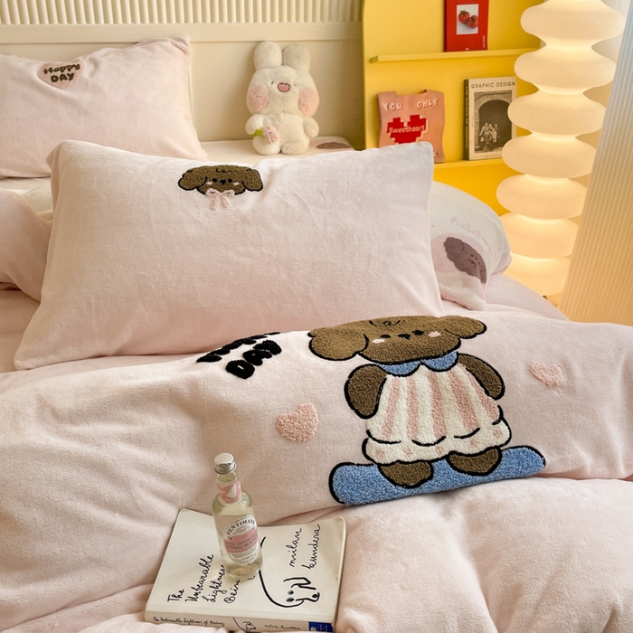 91家纺网 家纺一手货源 找家纺 寐居家纺 2025新款牛奶绒大版毛巾绣床单款四件套 滑板狗狗