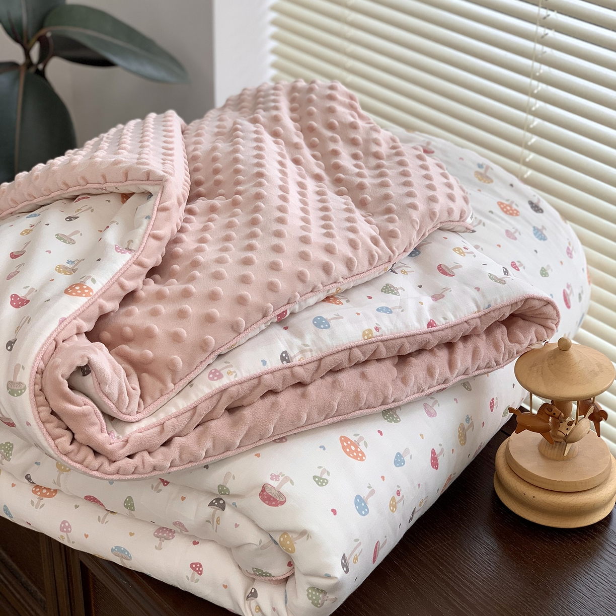 91家纺网 家纺一手货源 找家纺 源启生活 2025新款全棉双层纱豆豆被被子被芯 茵屿