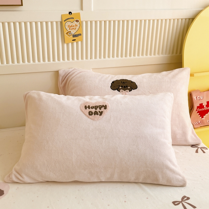 91家纺网 家纺一手货源 找家纺 寐居家纺 2025新款牛奶绒大版毛巾绣床单款四件套 滑板狗狗