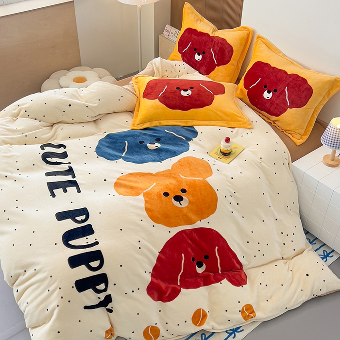 91家纺网 家纺一手货源 找家纺 慕晨 2025新款卡通可爱大版印花牛奶绒加厚保暖小清新四件套直播 狗狗叠叠乐