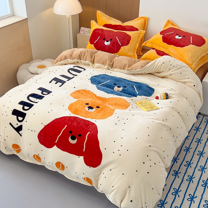 91家纺网 家纺一手货源 找家纺 慕晨 2025新款卡通可爱大版印花牛奶绒加厚保暖小清新四件套直播 狗狗叠叠乐