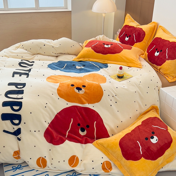 91家纺网 家纺一手货源 找家纺 慕晨 2025新款卡通可爱大版印花牛奶绒加厚保暖小清新四件套直播 狗狗叠叠乐