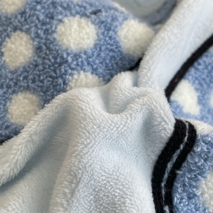 91家纺网 家纺一手货源 找家纺 寐居家纺 2025新款牛奶绒大版毛巾绣床单款四件套 蓝色蝴蝶结