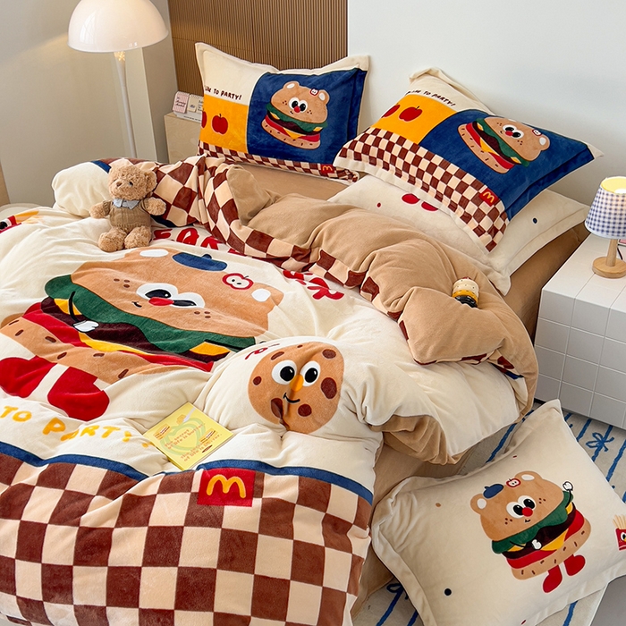 91家纺网 家纺一手货源 找家纺 慕晨 2025新款卡通可爱大版印花牛奶绒加厚保暖小清新四件套直播 玩趣汉堡