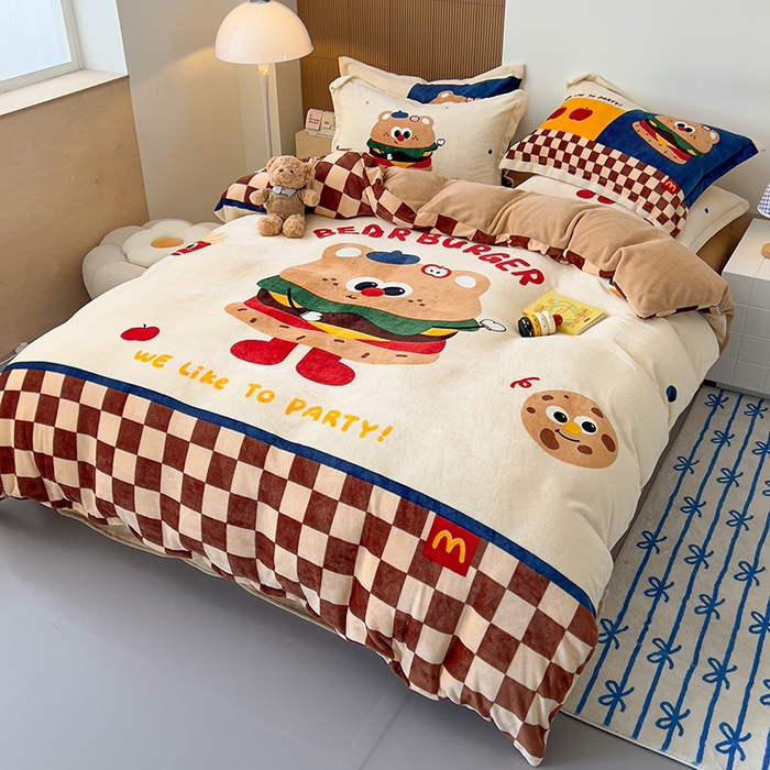 91家纺网 家纺一手货源 找家纺 慕晨 2025新款卡通可爱大版印花牛奶绒加厚保暖小清新四件套直播 玩趣汉堡