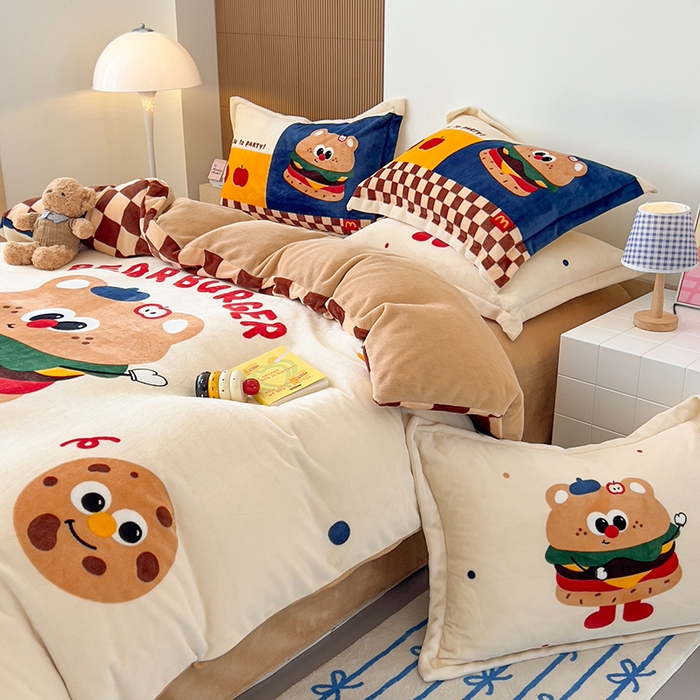 91家纺网 家纺一手货源 找家纺 慕晨 2025新款卡通可爱大版印花牛奶绒加厚保暖小清新四件套直播 玩趣汉堡