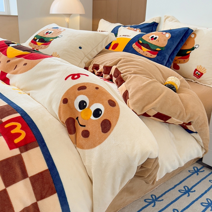 91家纺网 家纺一手货源 找家纺 慕晨 2025新款卡通可爱大版印花牛奶绒加厚保暖小清新四件套直播 玩趣汉堡