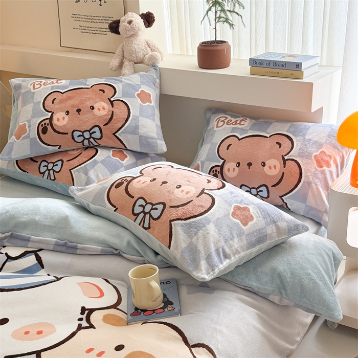 91家纺网 家纺一手货源 找家纺 慕晨 2025新款卡通可爱大版印花牛奶绒加厚保暖小清新四件套直播 熊熊party