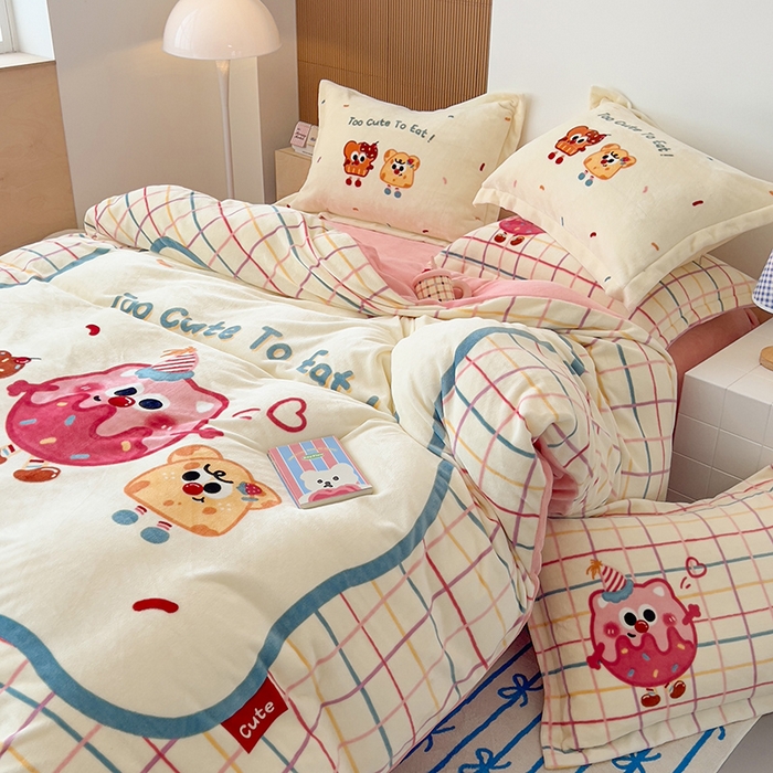 91家纺网 家纺一手货源 找家纺 慕晨 2025新款卡通可爱大版印花牛奶绒加厚保暖小清新四件套直播 奶油芝士