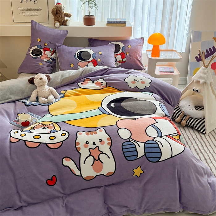 91家纺网 家纺一手货源 找家纺 慕晨 2025新款卡通可爱大版印花牛奶绒加厚保暖小清新四件套直播 温馨太空