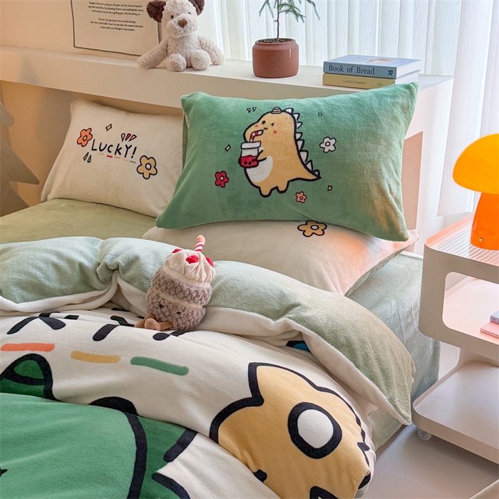 91家纺网 家纺一手货源 找家纺 慕晨 2025新款卡通可爱大版印花牛奶绒加厚保暖小清新四件套直播 友爱龙龙