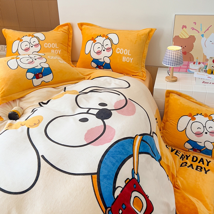 91家纺网 家纺一手货源 找家纺 慕晨 2025新款卡通可爱大版印花牛奶绒加厚保暖小清新四件套直播 眼镜小崽