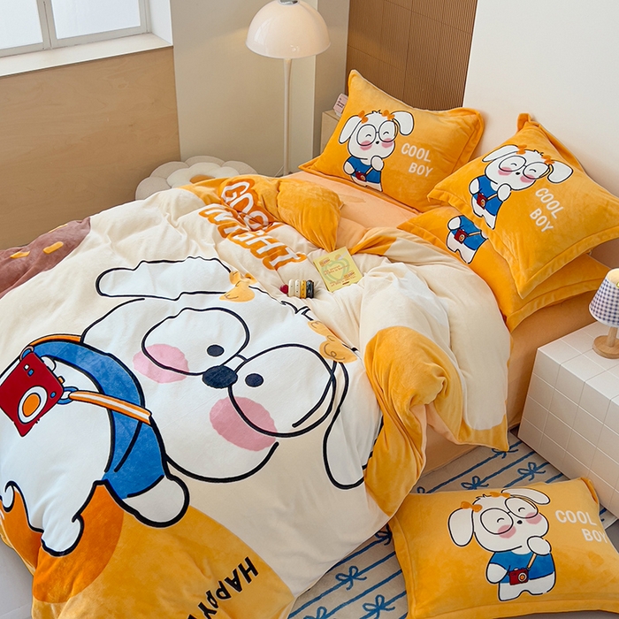 91家纺网 家纺一手货源 找家纺 慕晨 2025新款卡通可爱大版印花牛奶绒加厚保暖小清新四件套直播 眼镜小崽