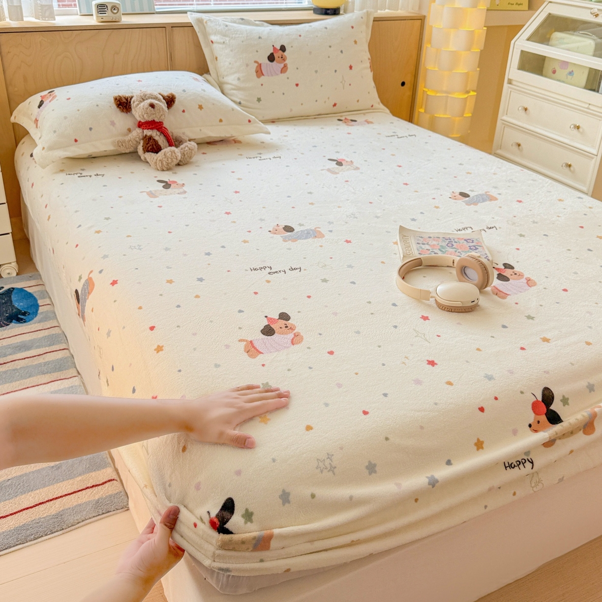 名兮家居 2025新款高克重印花牛奶绒单床笠床笠单件 星星狗