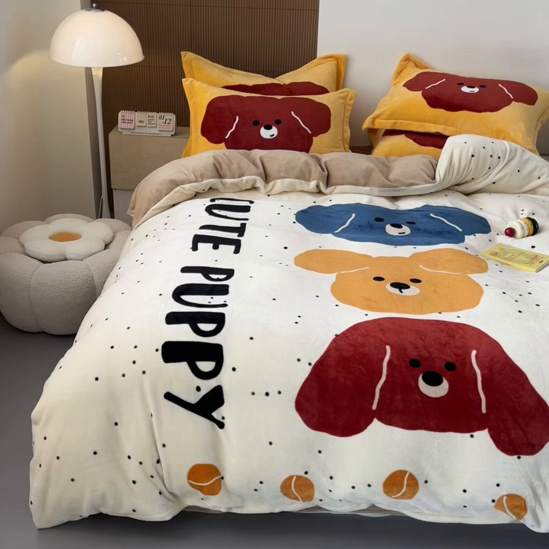 91家纺网 家纺一手货源 找家纺 慕晨 2025新款卡通可爱大版印花牛奶绒加厚保暖小清新四件套直播 狗狗叠叠乐