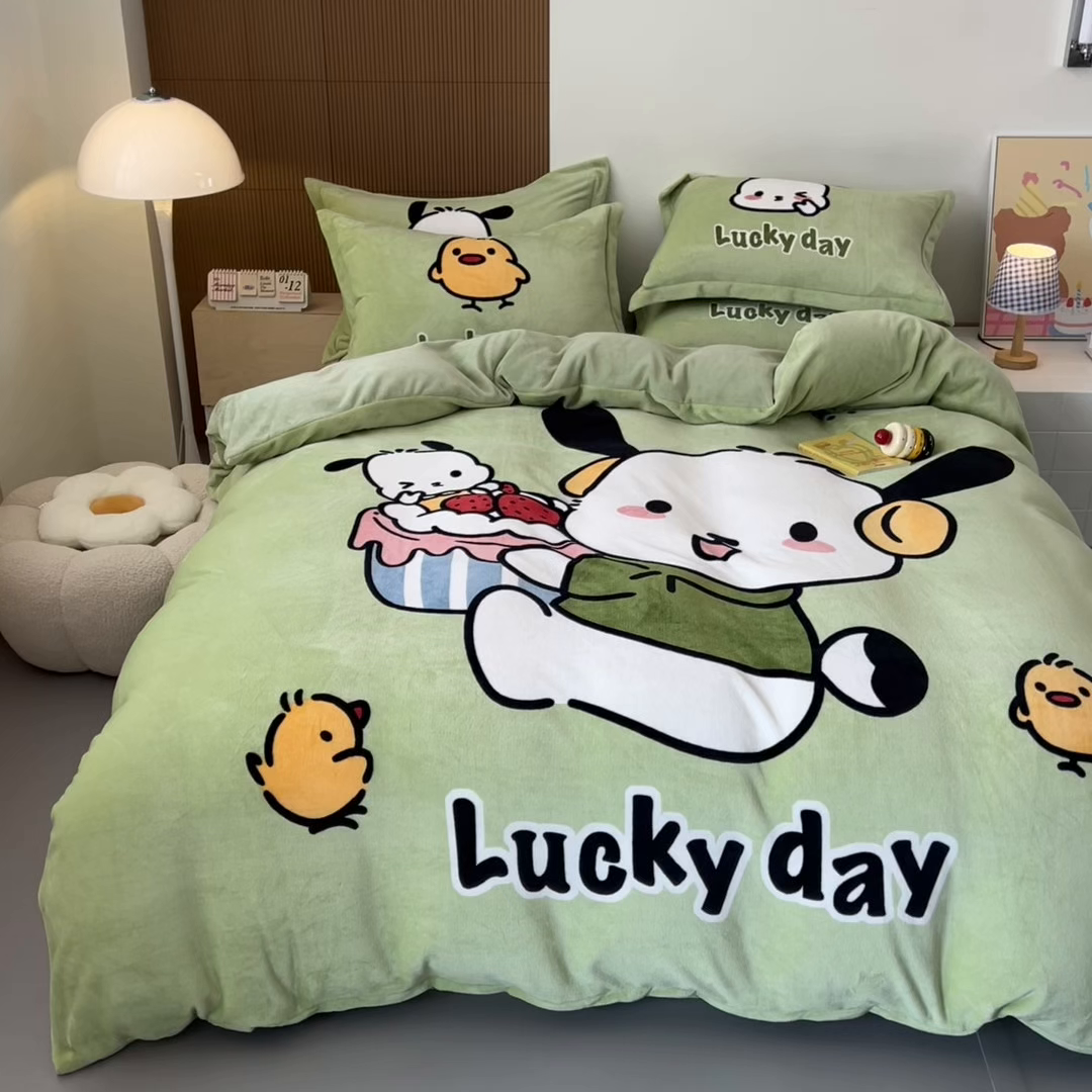 91家纺网 家纺一手货源 找家纺 慕晨 2025新款卡通可爱大版印花牛奶绒加厚保暖小清新四件套直播 奶狗pipi