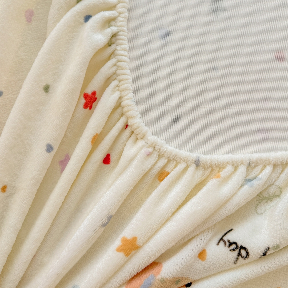 91家纺网 家纺一手货源 找家纺 名兮家居 2025新款高克重印花牛奶绒单床笠床笠单件 星星狗