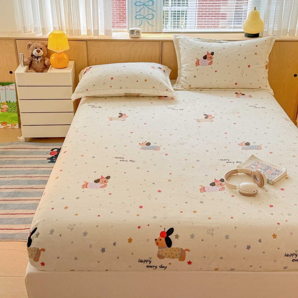 91家纺网 家纺一手货源 找家纺 名兮家居 2025新款高克重印花牛奶绒单床笠床笠单件 星星狗