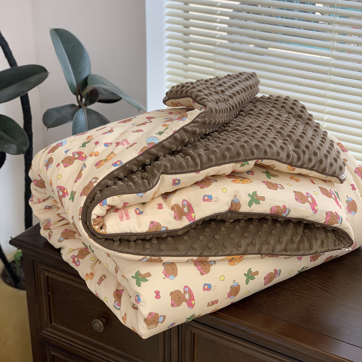 91家纺网 家纺一手货源 找家纺 源启生活 2025新款全棉双层纱豆豆被被子被芯 coco熊