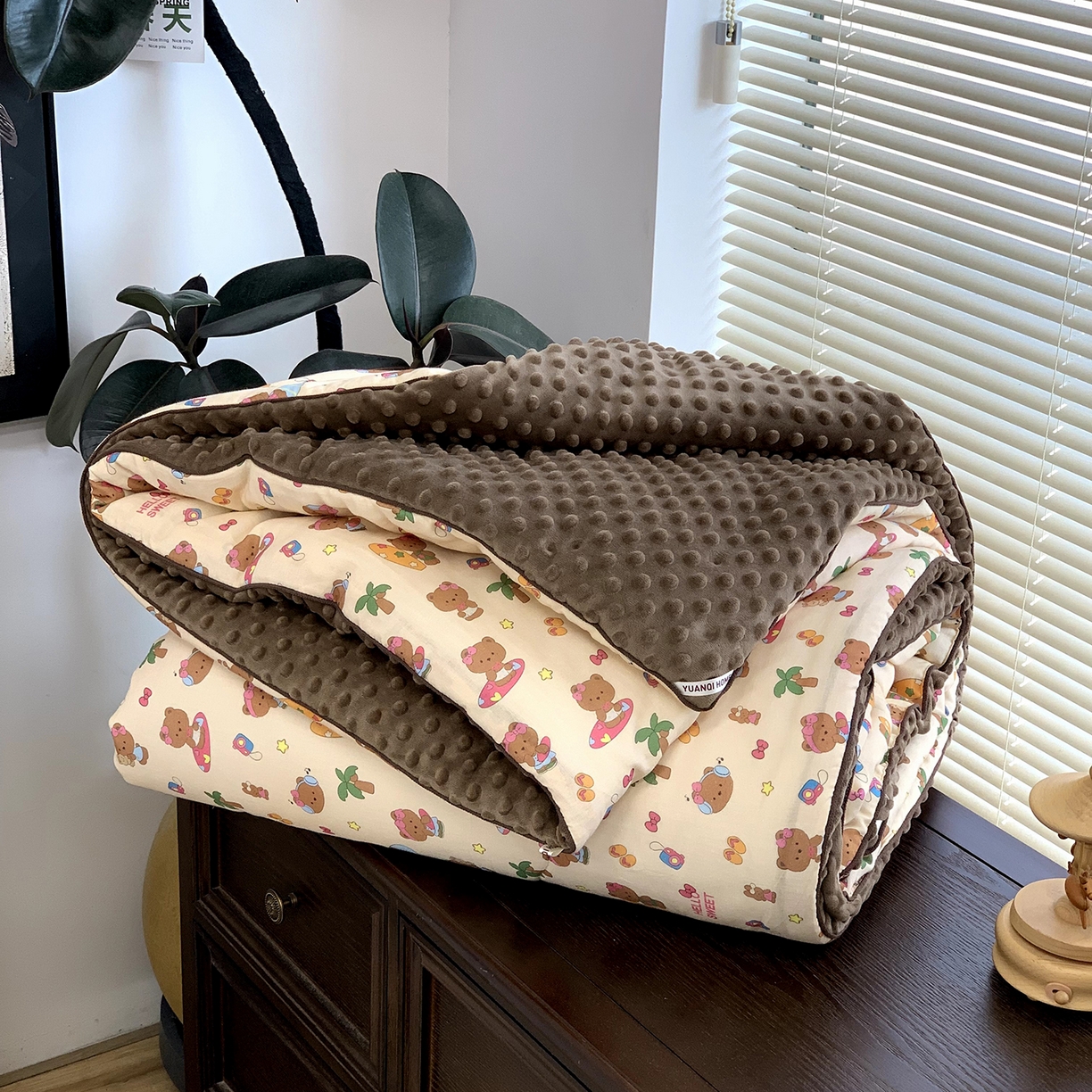 91家纺网 家纺一手货源 找家纺 源启生活 2025新款全棉双层纱豆豆被被子被芯 coco熊