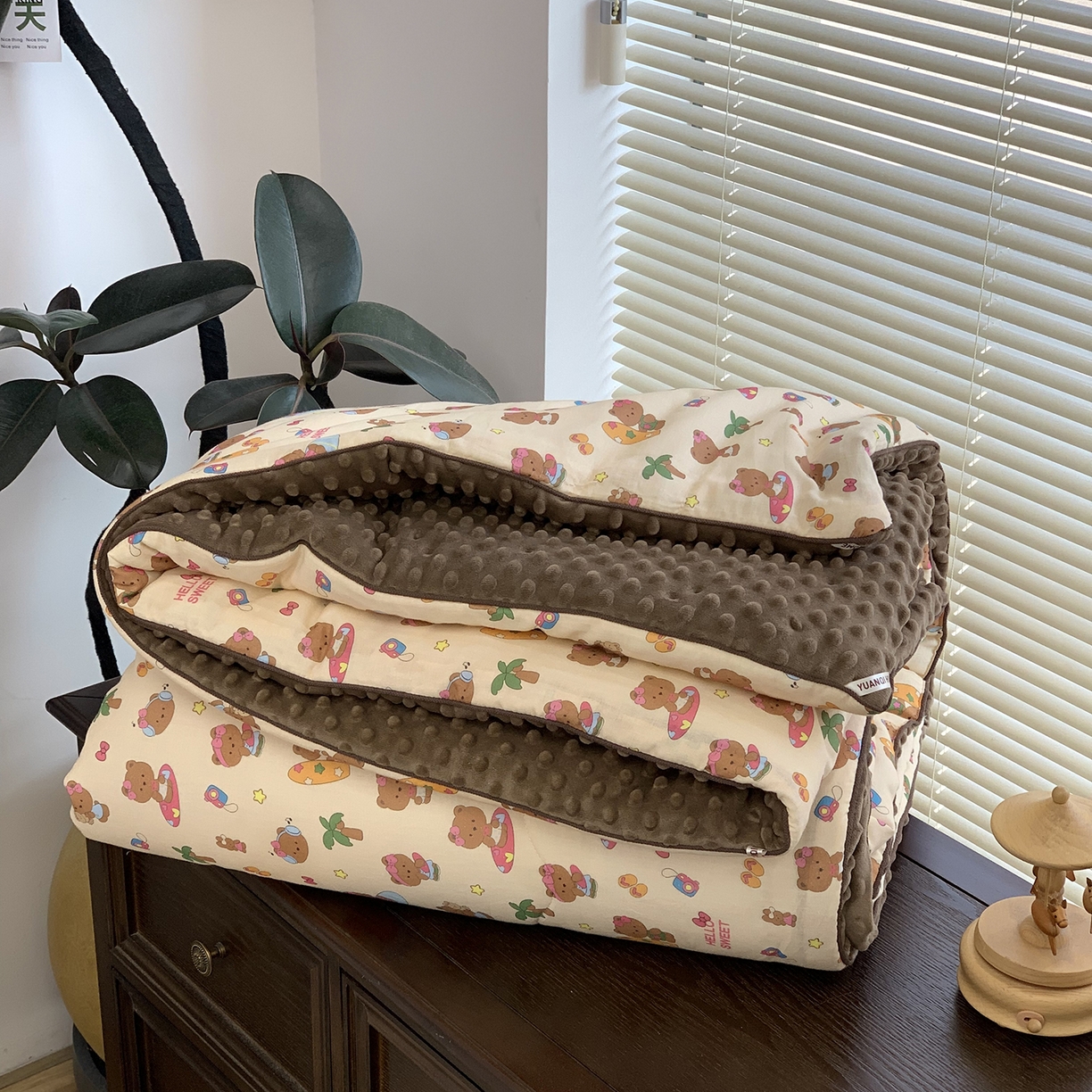 91家纺网 家纺一手货源 找家纺 源启生活 2025新款全棉双层纱豆豆被被子被芯 coco熊