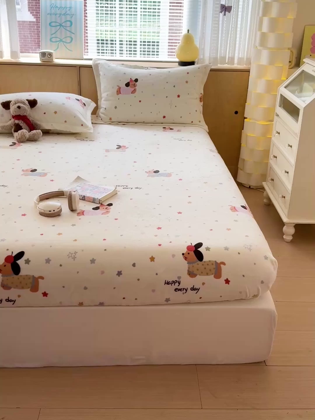 91家纺网 家纺一手货源 找家纺 名兮家居 2025新款高克重印花牛奶绒单床笠床笠单件 星星狗