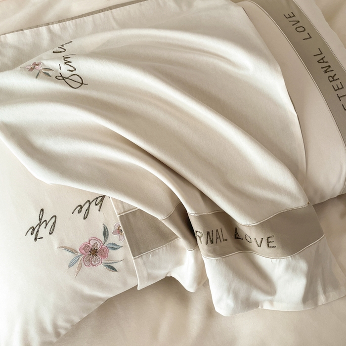 91家纺网 家纺一手货源 找家纺 桃园 新款纯棉全棉长绒棉磨毛不掉毛刺绣四件套高端礼盒-斯嘉丽 斯嘉丽-香槟