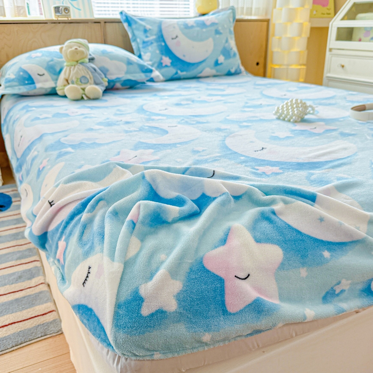 91家纺网 家纺一手货源 找家纺 名兮家居 2025新款高克重印花牛奶绒单床笠床笠单件 星月传奇